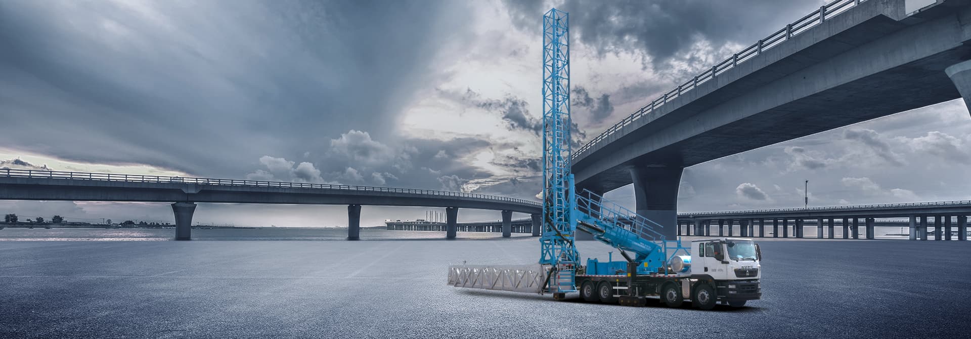 重汽霸王款4橋26米(3節(jié)平臺)