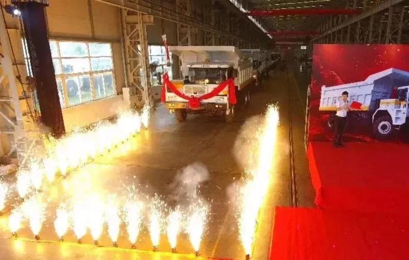 宇通首臺！響應國家打贏藍天保衛(wèi)戰(zhàn)三年行動計劃--宇通重裝純電動礦用車下線