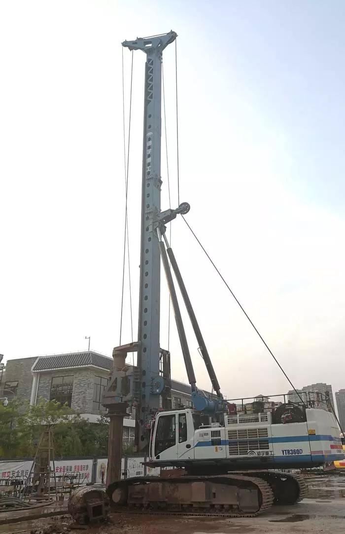 批量交車！華南區(qū)域旋挖鉆戰(zhàn)略客戶一行到訪宇通重裝