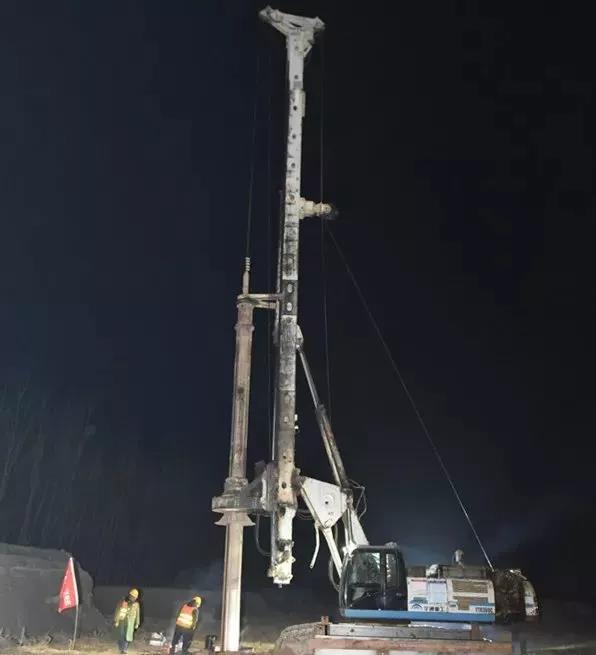 宇通旋挖打下雄安站第一樁