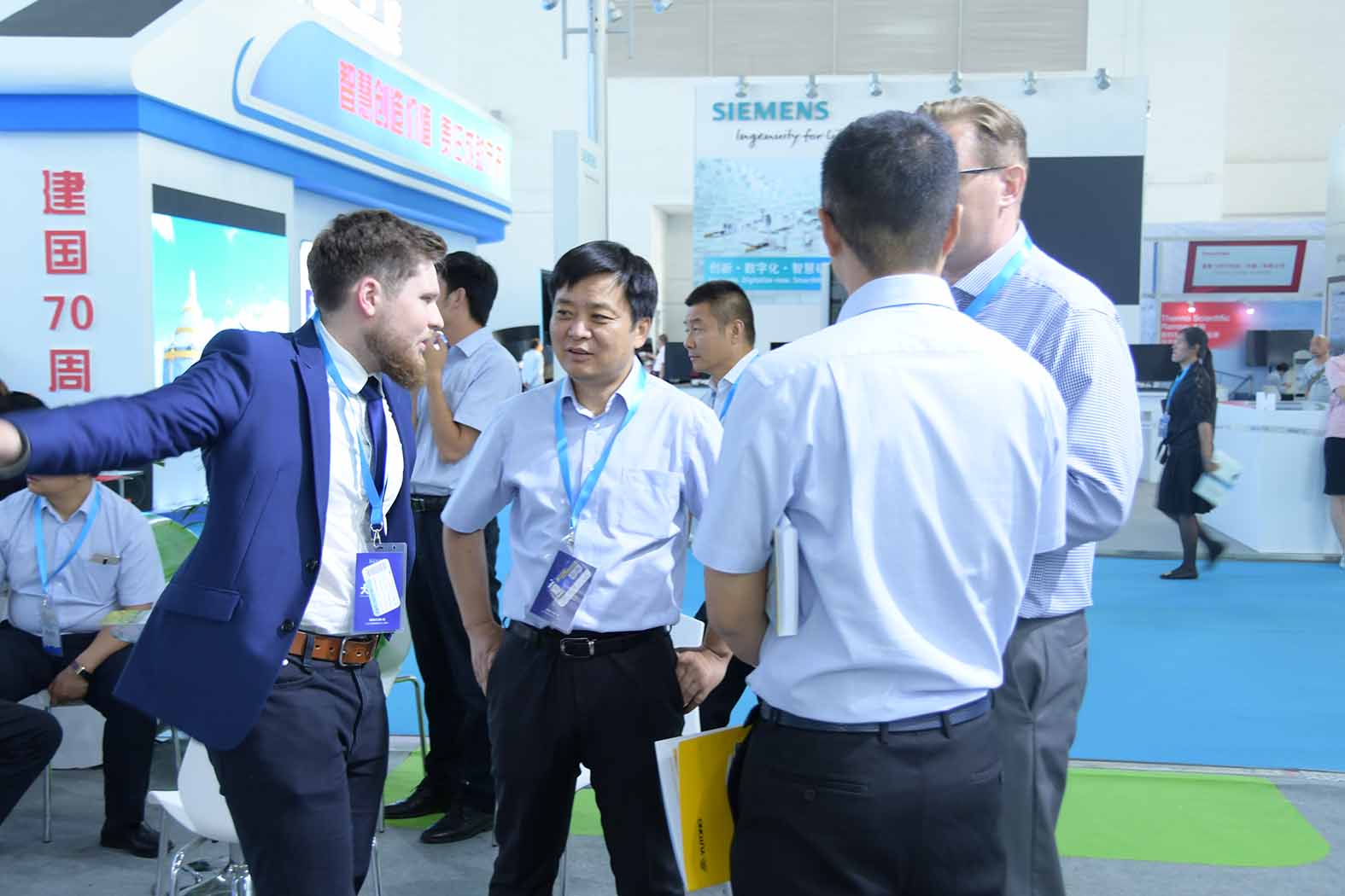 引領(lǐng)未來▲宇通純電動(dòng)礦用車閃耀2019CIME展會(huì)